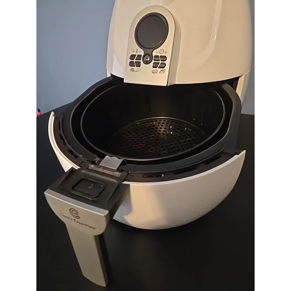 Cook's Essentials CM15901 3-Quart Digital Air Fryer 1500 Watt‎ White READ!!!